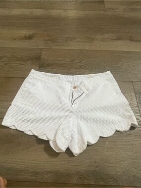 Lilly Pulitzer Women’s Scallop Hem White Shorts